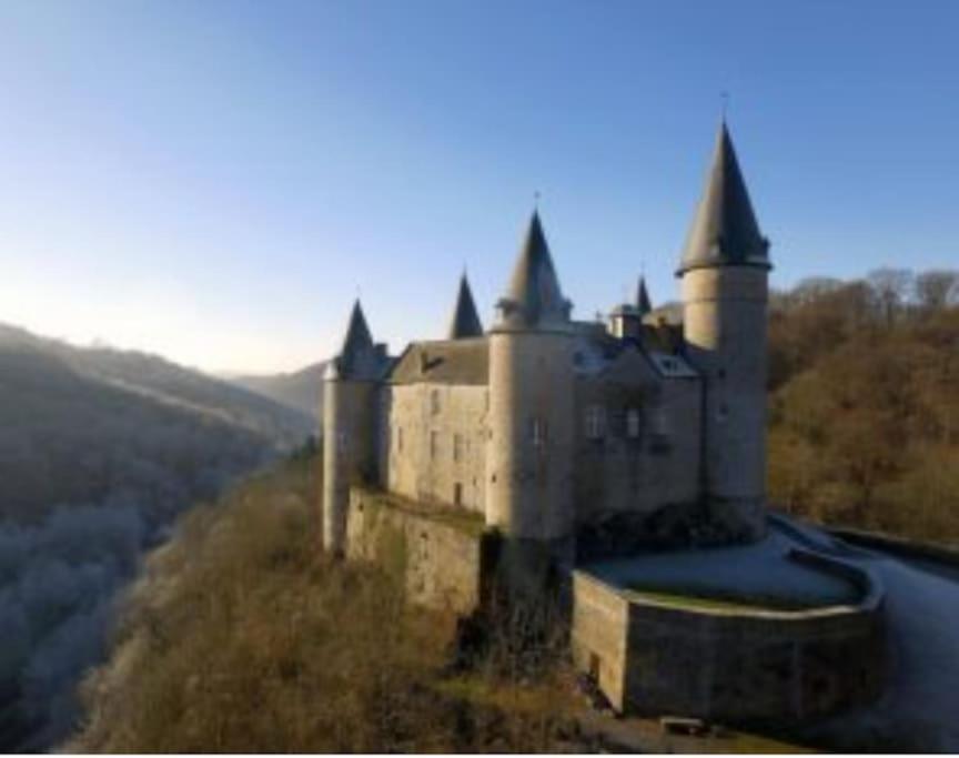 Laissez-Vous Enchanter Par La Vallee De La Meuse Hastiere-par-dela 外观 照片